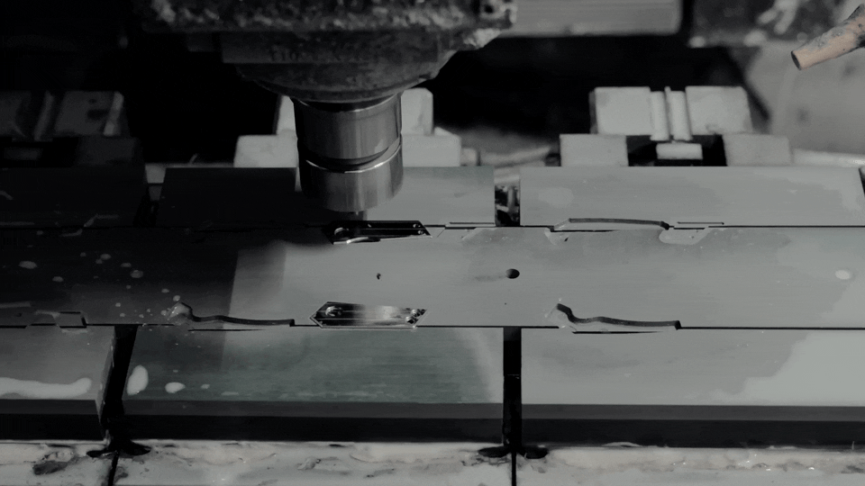 H-ZHIRO cnc Gif.gif__PID:640893ce-f3e2-4165-b066-b3b0555355f0